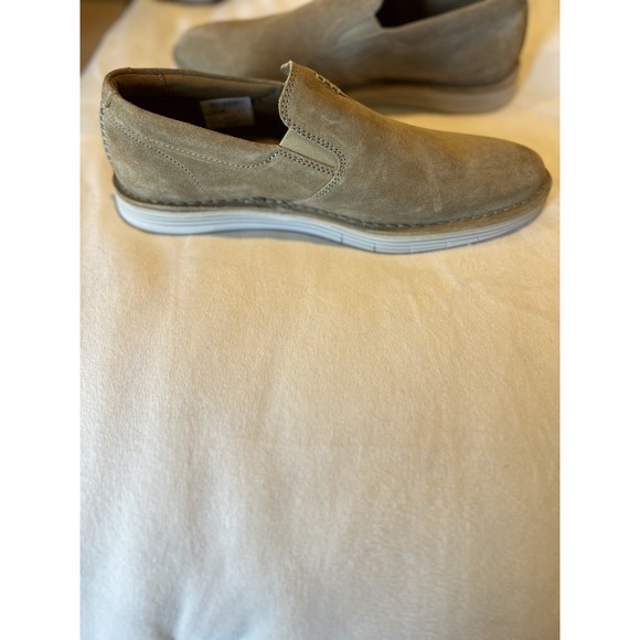 Men's Clark's Suede Slip On Shoes New Without Box Never Worn‎ Beige Color - Picture 4 of 8